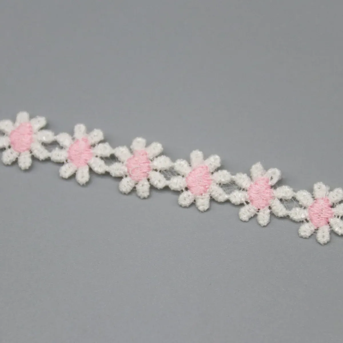 Daisy Chain 100% Polyester Water Soluble Lace Trim 1.5cm Purple for Children's Wear & Craft, product detail view 3