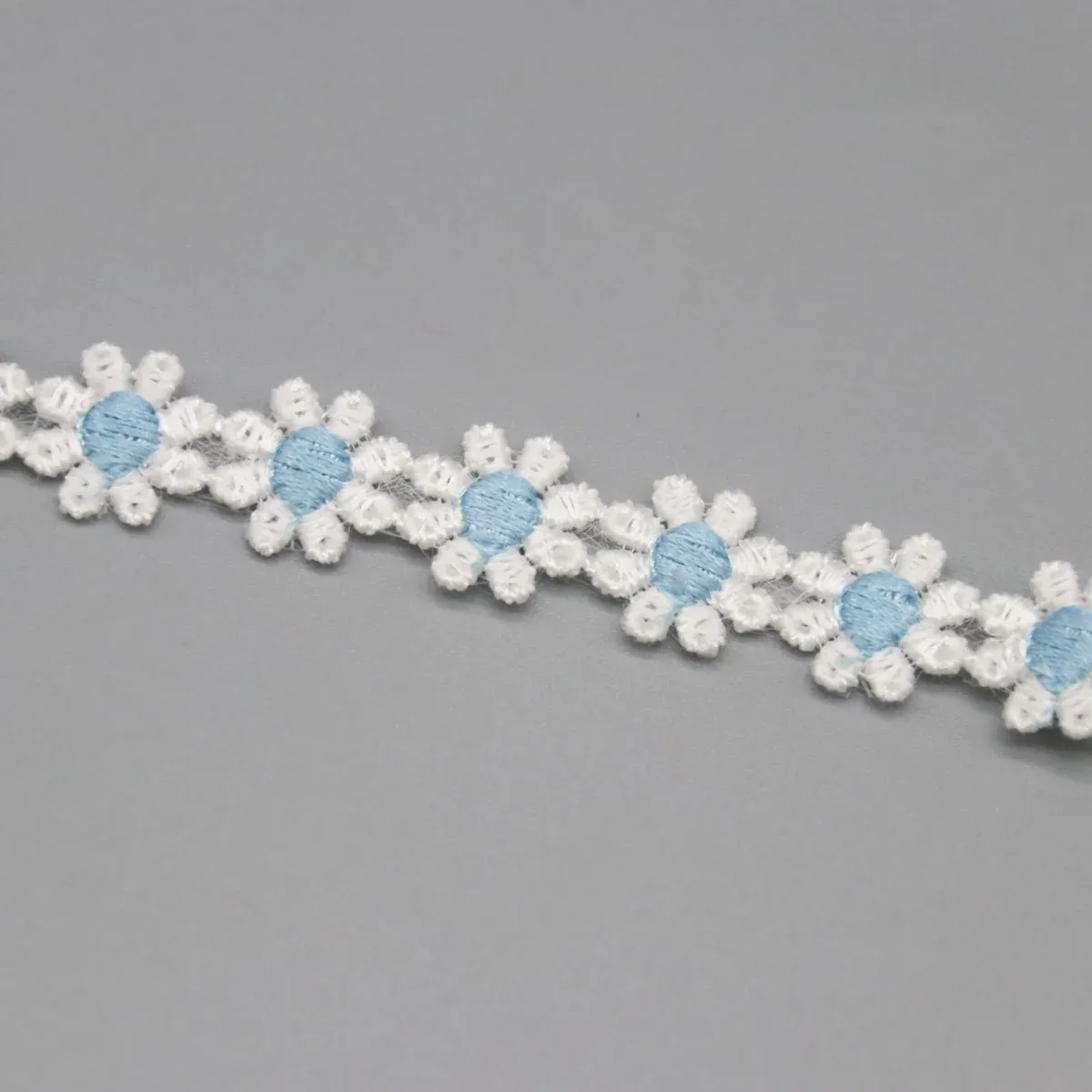 Daisy Chain 100% Polyester Water Soluble Lace Trim 1.5cm Purple for Children's Wear & Craft, product detail view 5