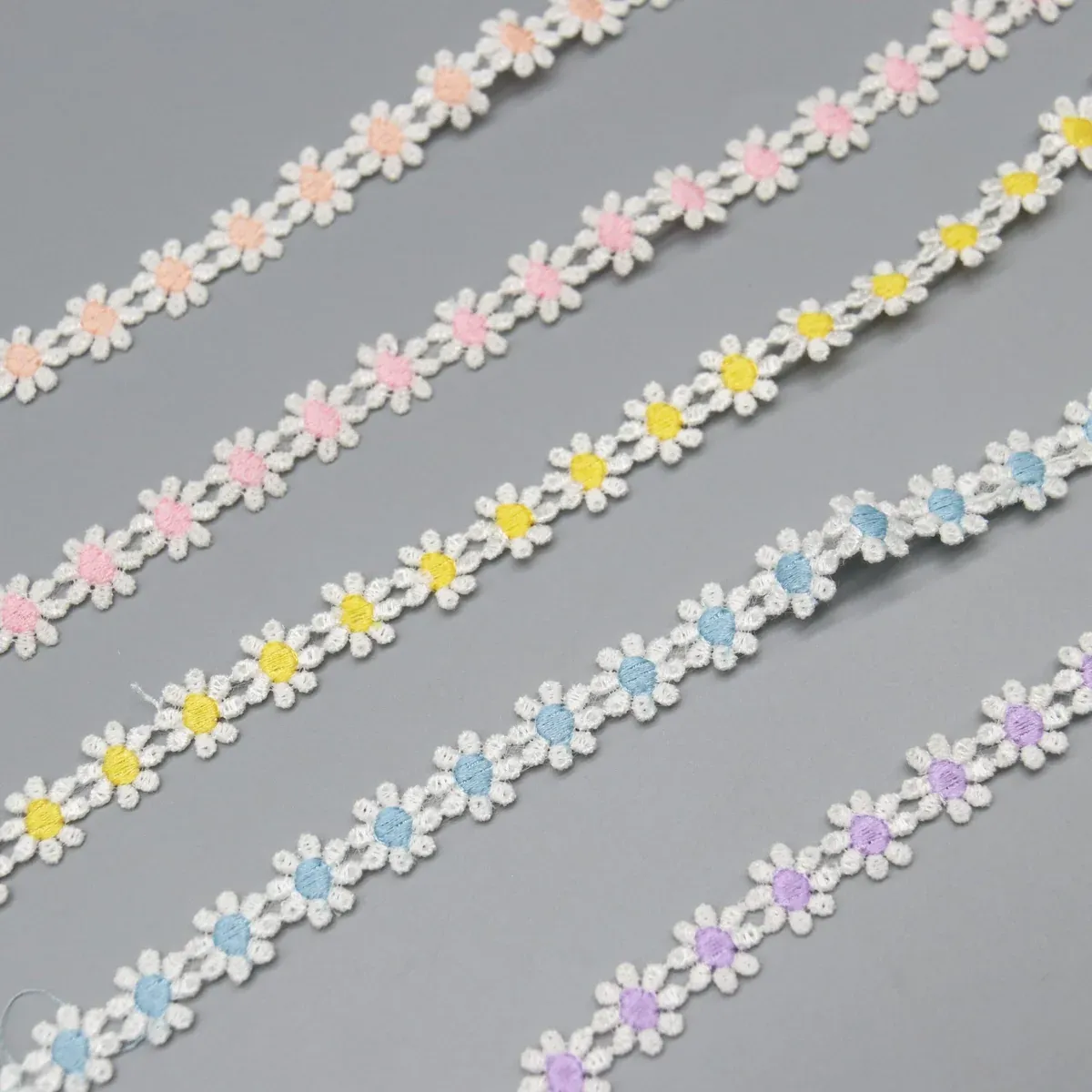 Daisy Chain 100% Polyester Water Soluble Lace Trim 1.5cm Purple for Children's Wear & Craft, main product view