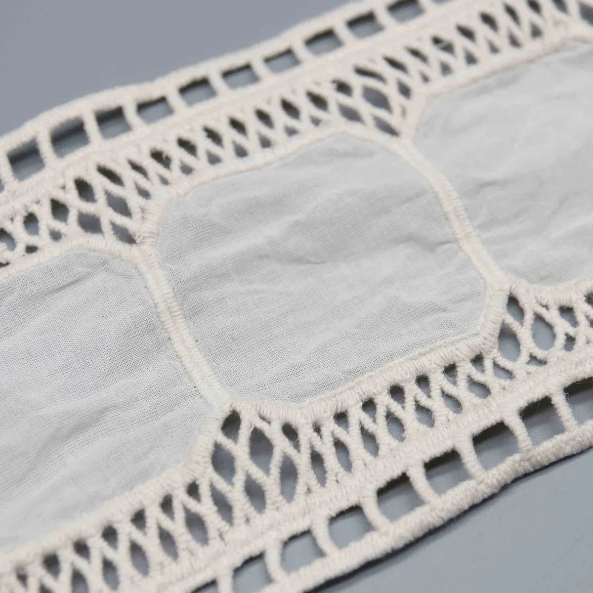 Laserbestickte Einsatzspitze mit Gitterrahmen aus 100% Baumwolle, 10.3cm, für Heimtextilien und Bekleidung, Produktdetailansicht 3