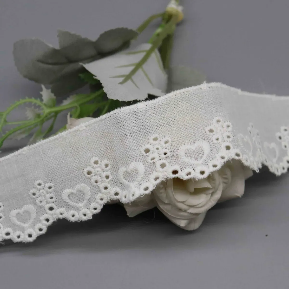 Narrow Cotton Eyelet Embroidery Lace Trim with Scalloped Heart Edge, product detail view 3