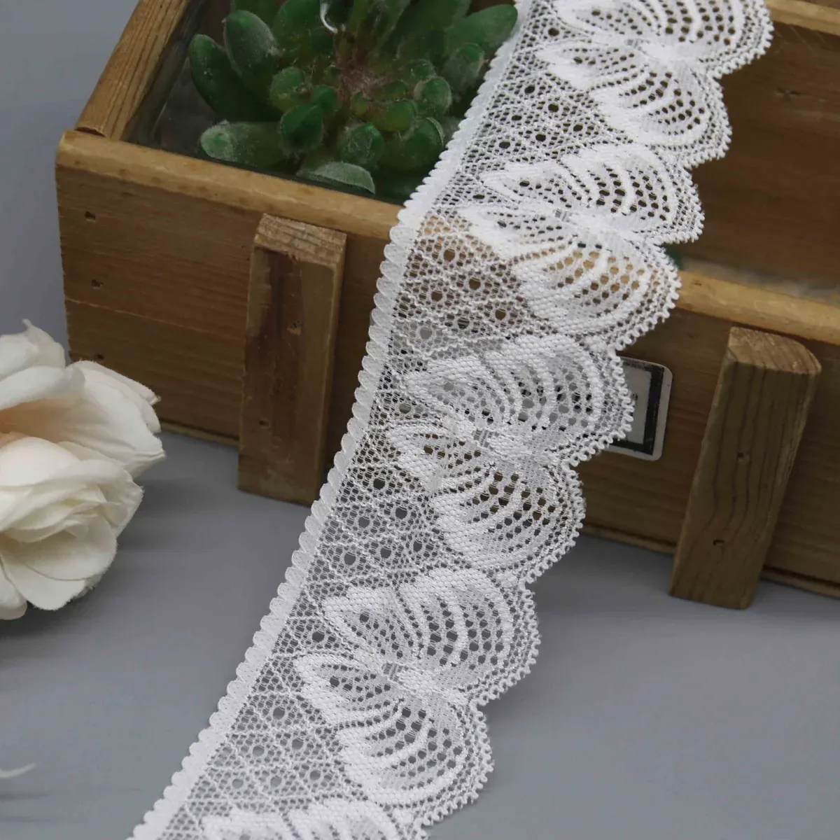 4.6cm Scalloped Stretch Lace Trim for Lingerie and Apparel Edging, main product view