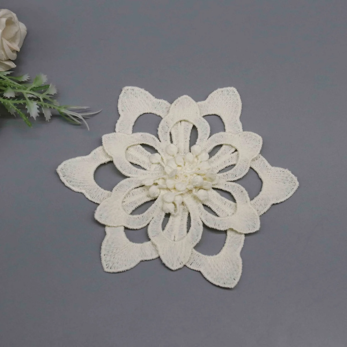 Factory Direct 3D Floral Embroidered Applique for Bridal and Couture Embellishment