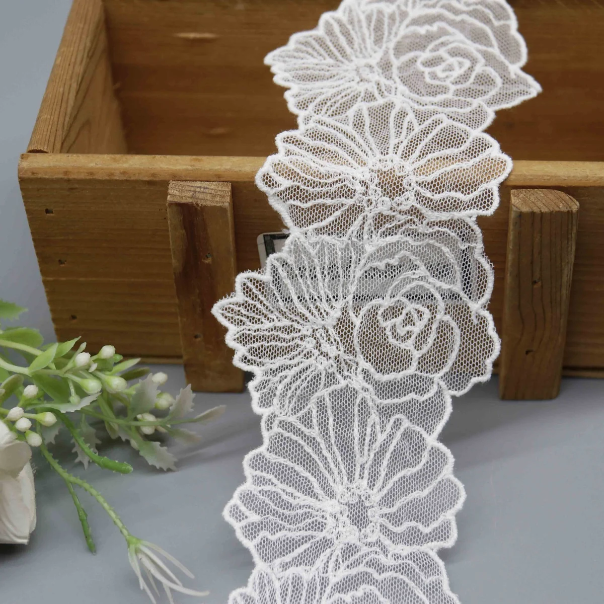 Factory Direct Embroidered Cotton Lace Trim for Bridal Gown Embellishment
