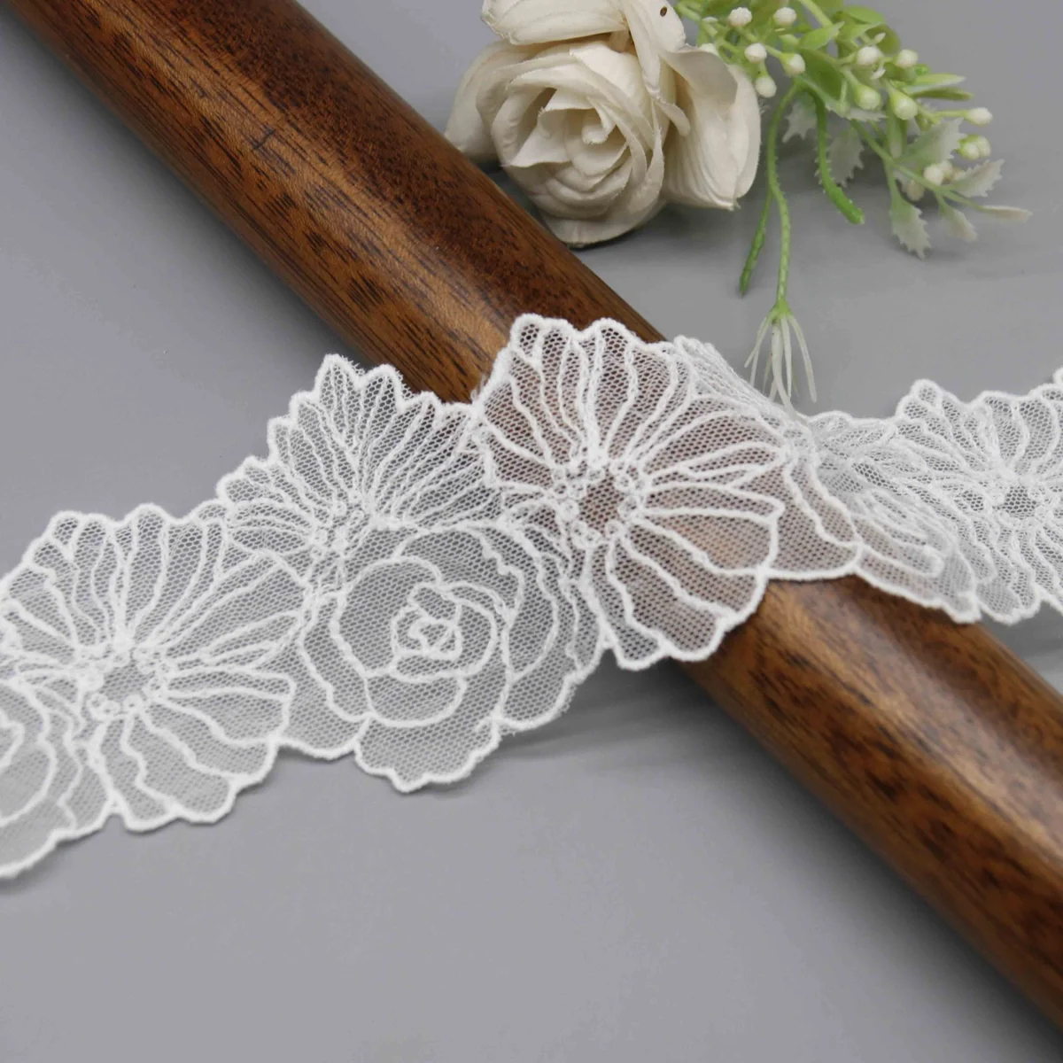 Factory Direct Embroidered Cotton Lace Trim for Bridal Gown Embellishment