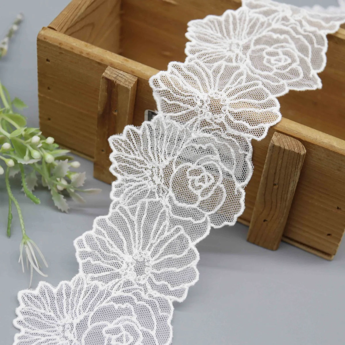 Factory Direct Embroidered Cotton Lace Trim for Bridal Gown Embellishment