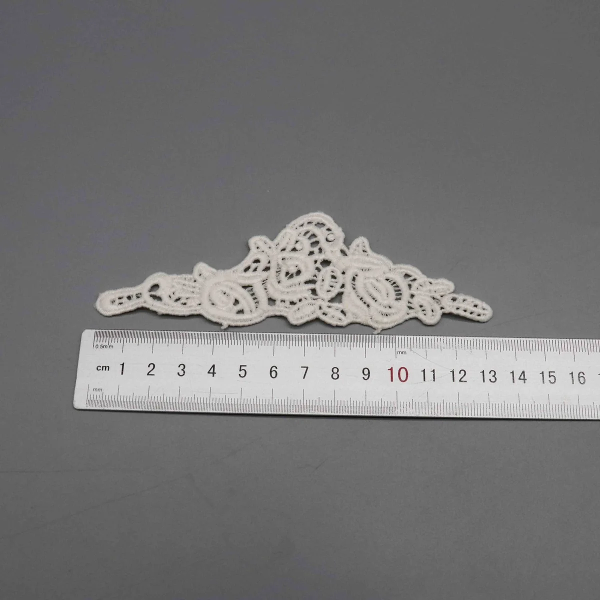 Factory Direct Embroidered Guipure Applique Pair for Bridal Necklines