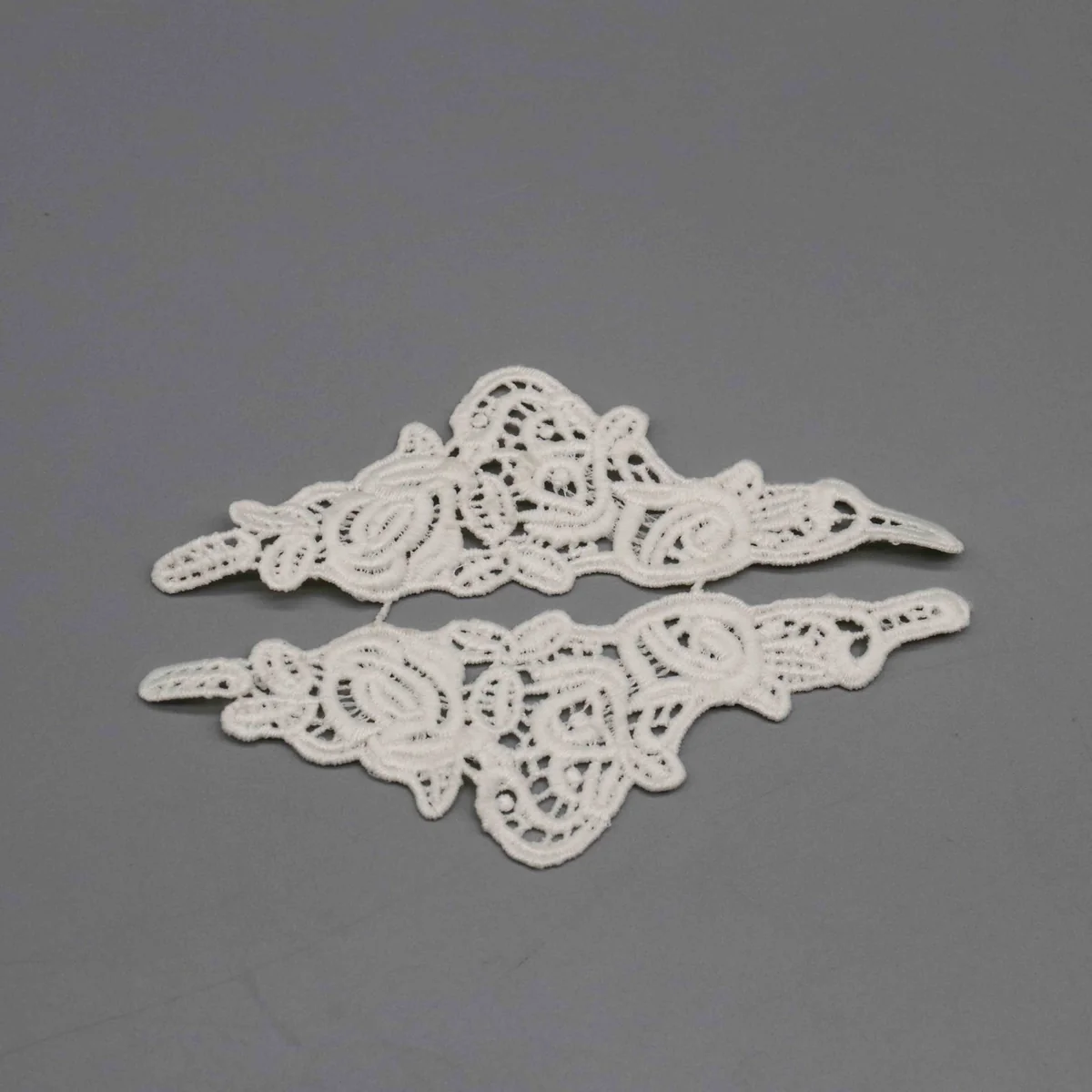 Factory Direct Embroidered Guipure Applique Pair for Bridal Necklines
