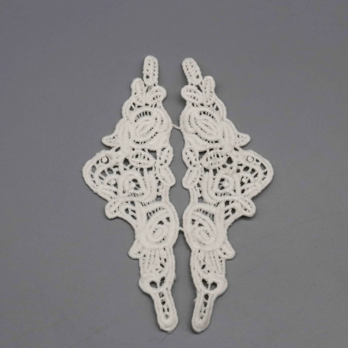 Factory Direct Embroidered Guipure Applique Pair for Bridal Necklines