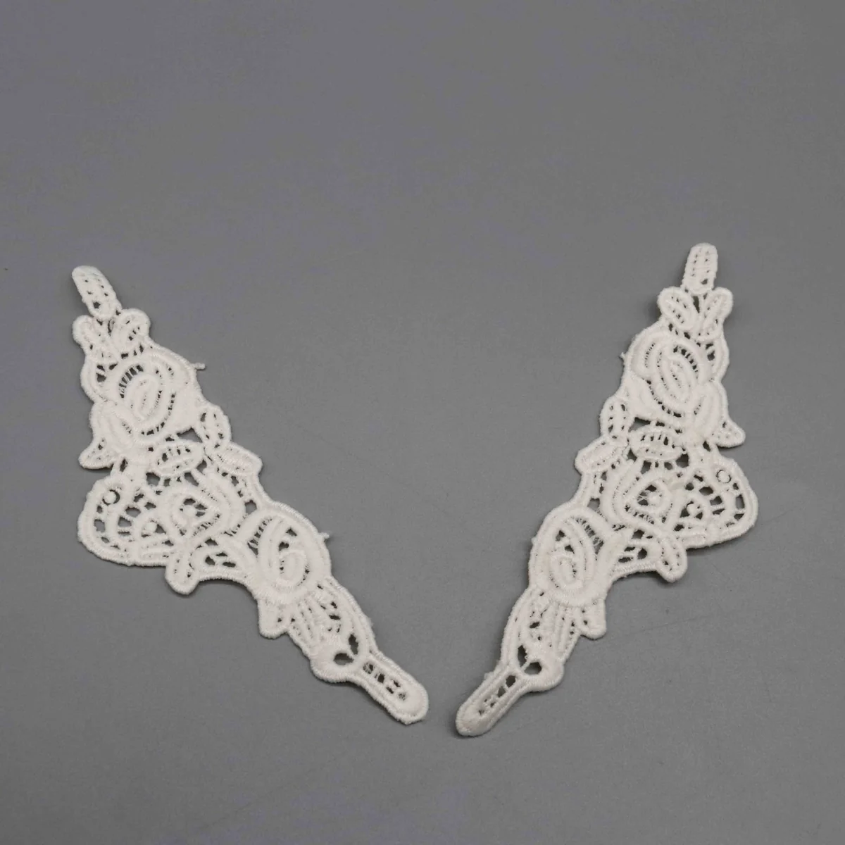 Factory Direct Embroidered Guipure Applique Pair for Bridal Necklines