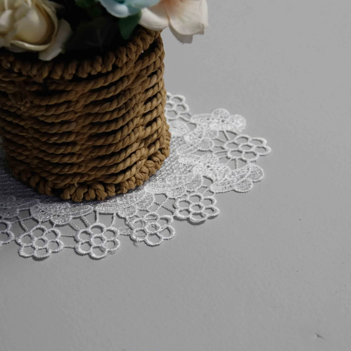 Factory Direct Embroidered Lace Applique for Home Decor and Crafting