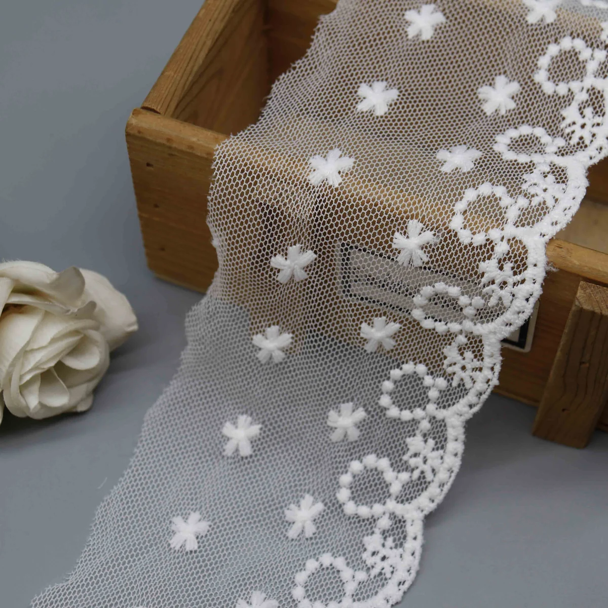 Factory Direct Embroidered Tulle Lace Trim for Bridal Wear and Lingerie