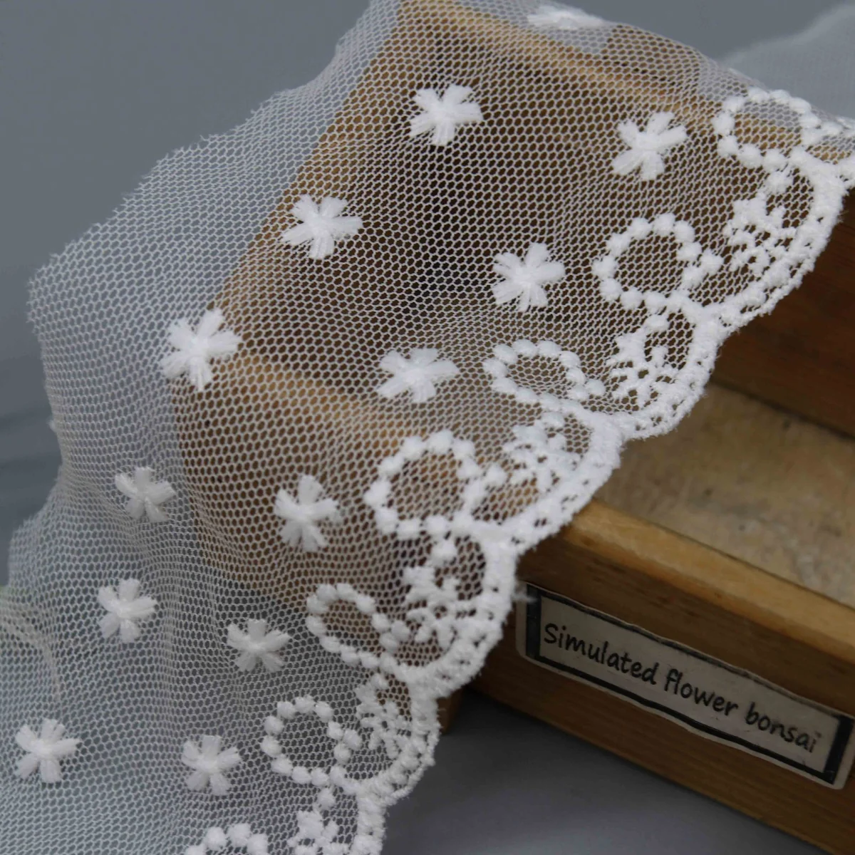 Factory Direct Embroidered Tulle Lace Trim for Bridal Wear and Lingerie