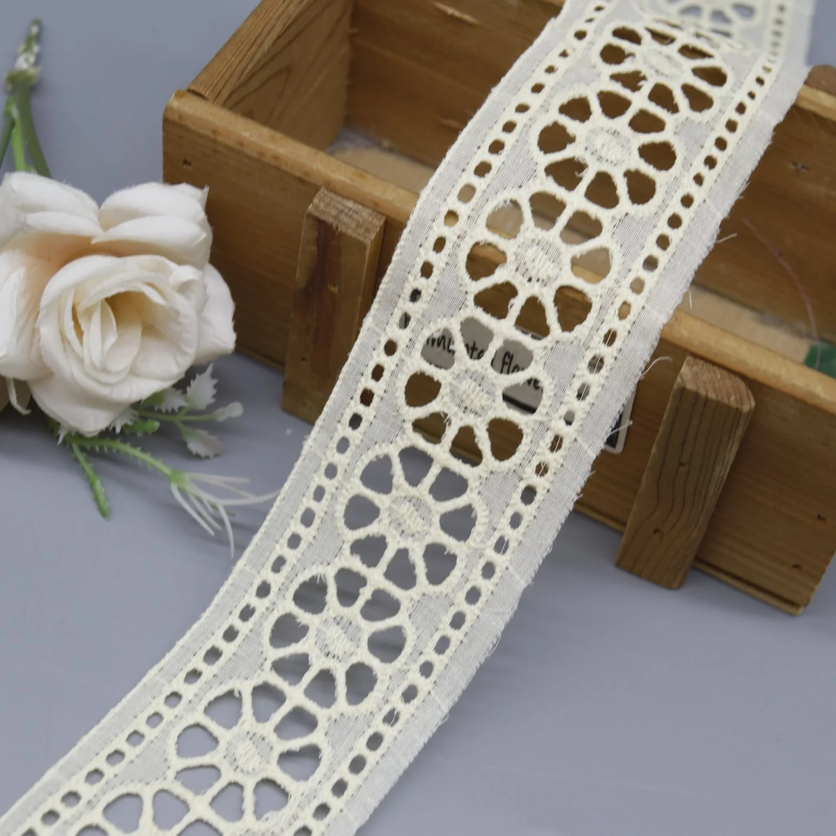 Factory Direct Floral Medallion Cotton Lace Trim for Apparel Edging