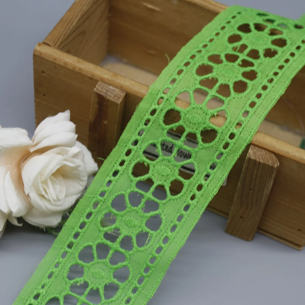 Factory Direct Floral Medallion Cotton Lace Trim for Apparel Edging