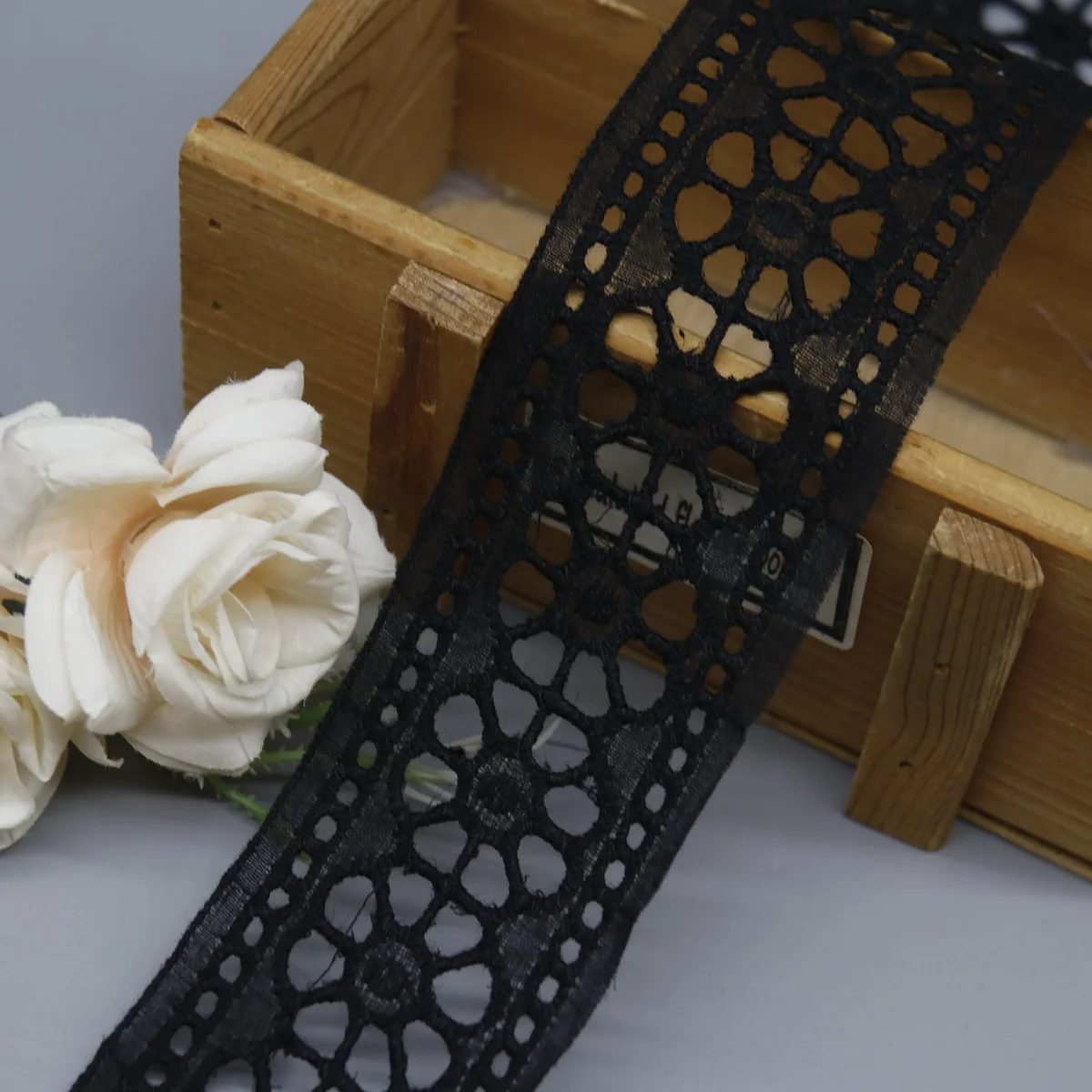 Factory Direct Floral Medallion Cotton Lace Trim for Apparel Edging