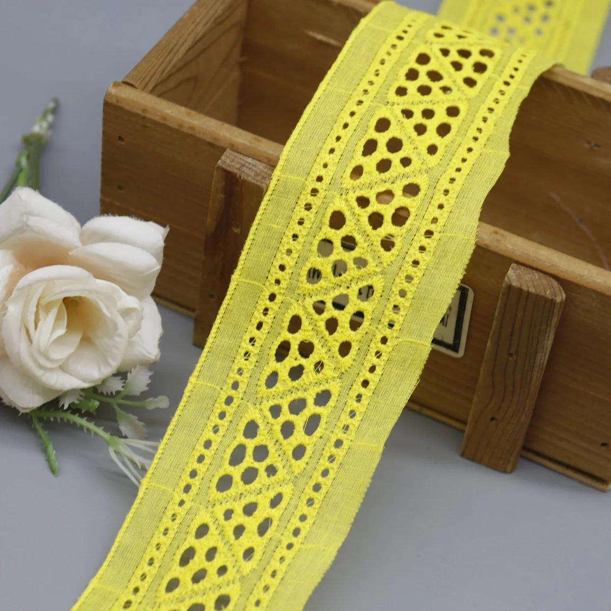 Factory Direct Geometric Cotton Eyelet Lace Trim for Apparel Edging