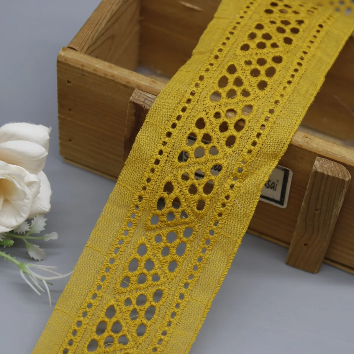 Factory Direct Geometric Cotton Eyelet Lace Trim for Apparel Edging