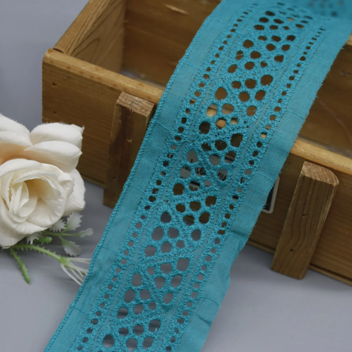 Factory Direct Geometric Cotton Eyelet Lace Trim for Apparel Edging
