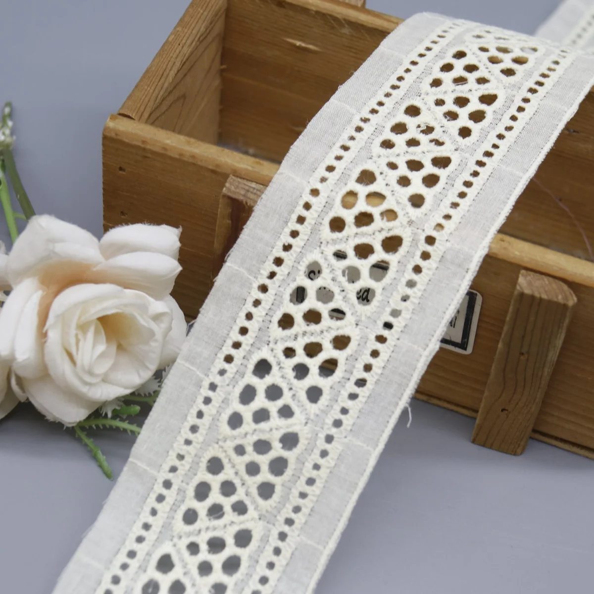 Factory Direct Geometric Cotton Eyelet Lace Trim for Apparel Edging