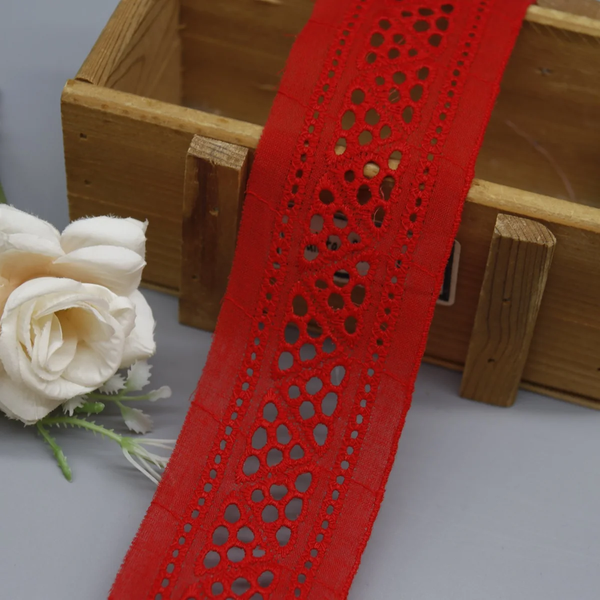 Factory Direct Geometric Cotton Eyelet Lace Trim for Apparel Edging