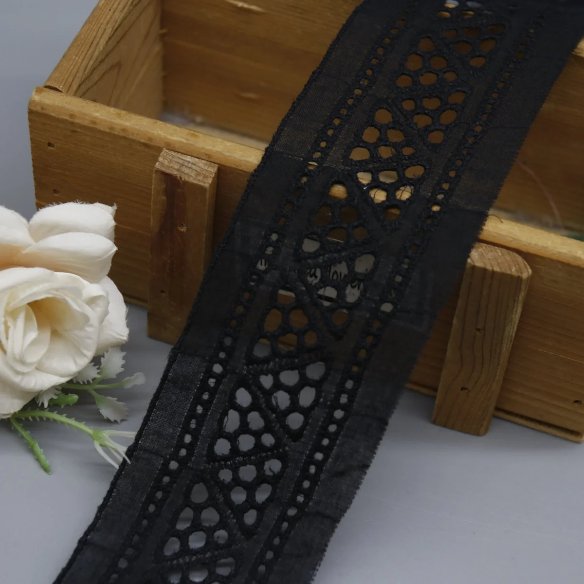 Factory Direct Geometric Cotton Eyelet Lace Trim for Apparel Edging