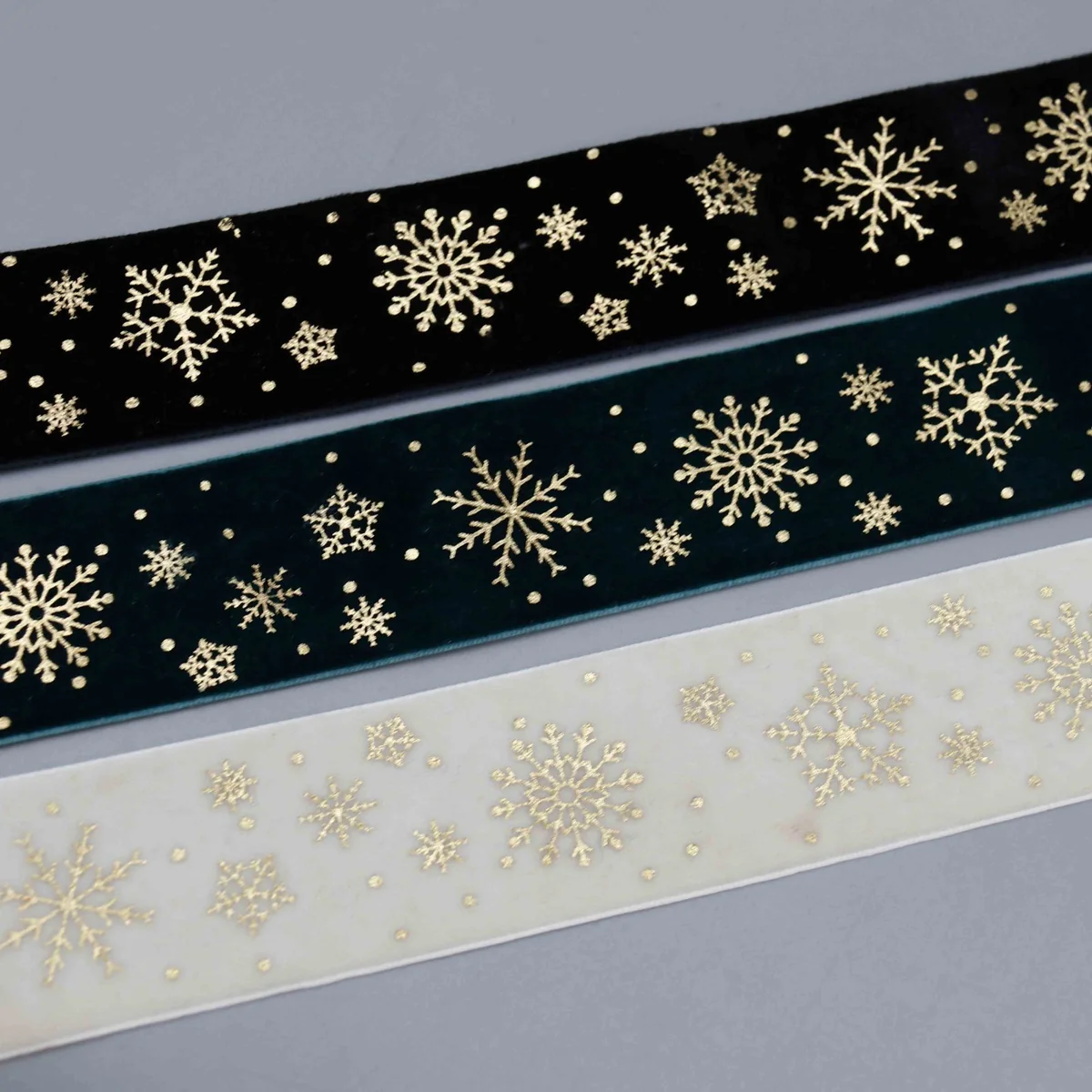 Factory Direct Gold Snowflake Velvet Ribbon for Holiday Decor and Gift Wrapping