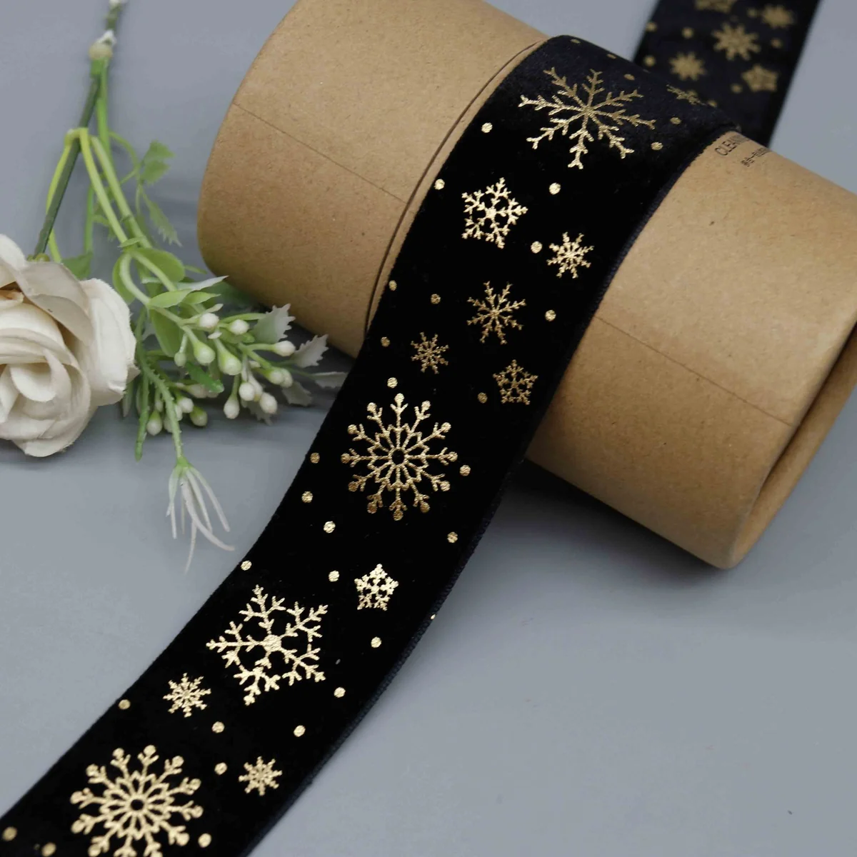 Factory Direct Gold Snowflake Velvet Ribbon for Holiday Decor and Gift Wrapping