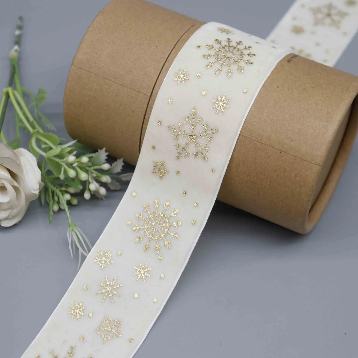 Factory Direct Gold Snowflake Velvet Ribbon for Holiday Decor and Gift Wrapping