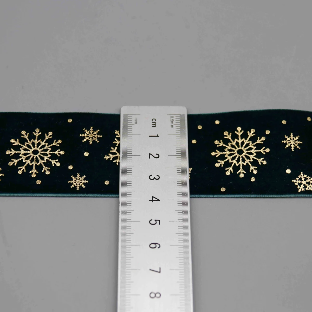 Factory Direct Gold Snowflake Velvet Ribbon for Holiday Decor and Gift Wrapping