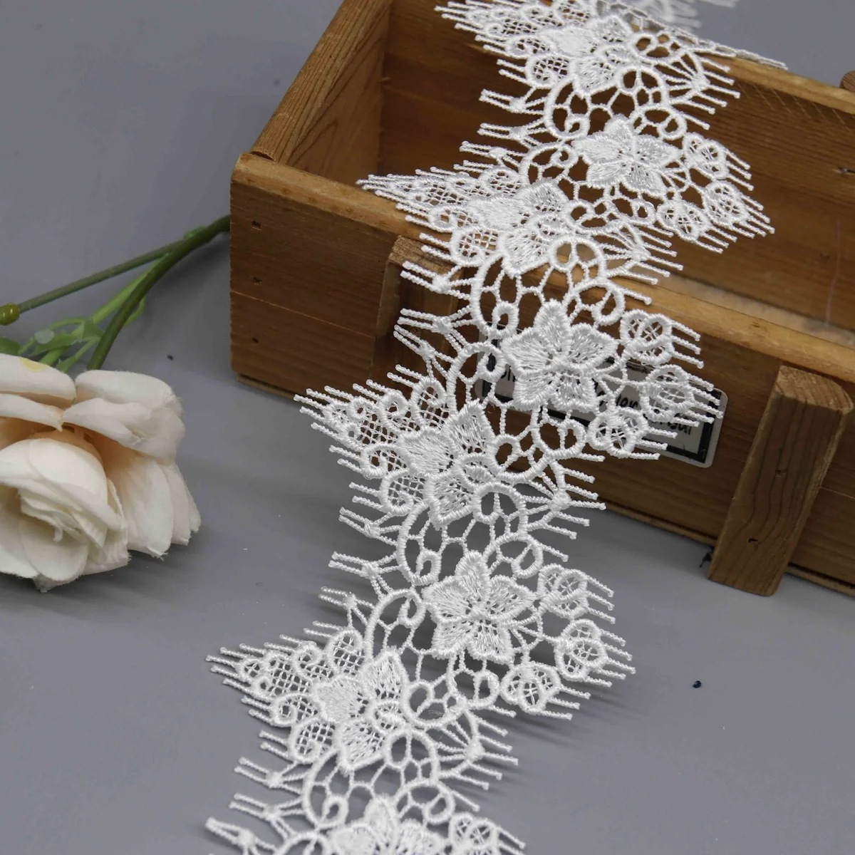 Factory Direct Guipure Lace Trim for Bridal Gown and Couture Edging