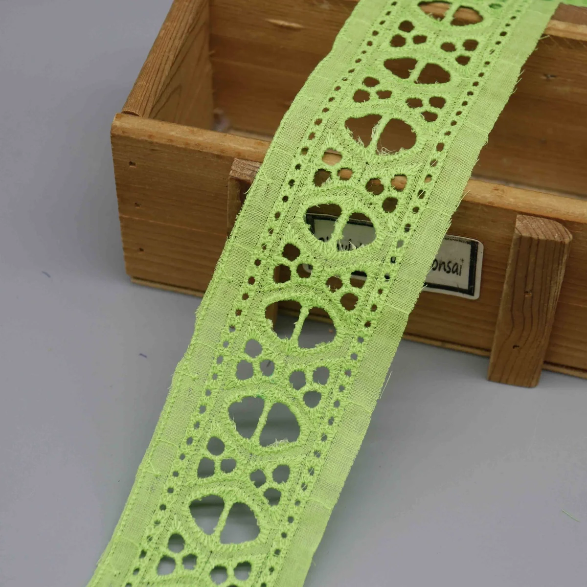 Factory Direct Heart Eyelet Cotton Lace for Apparel & Crafts