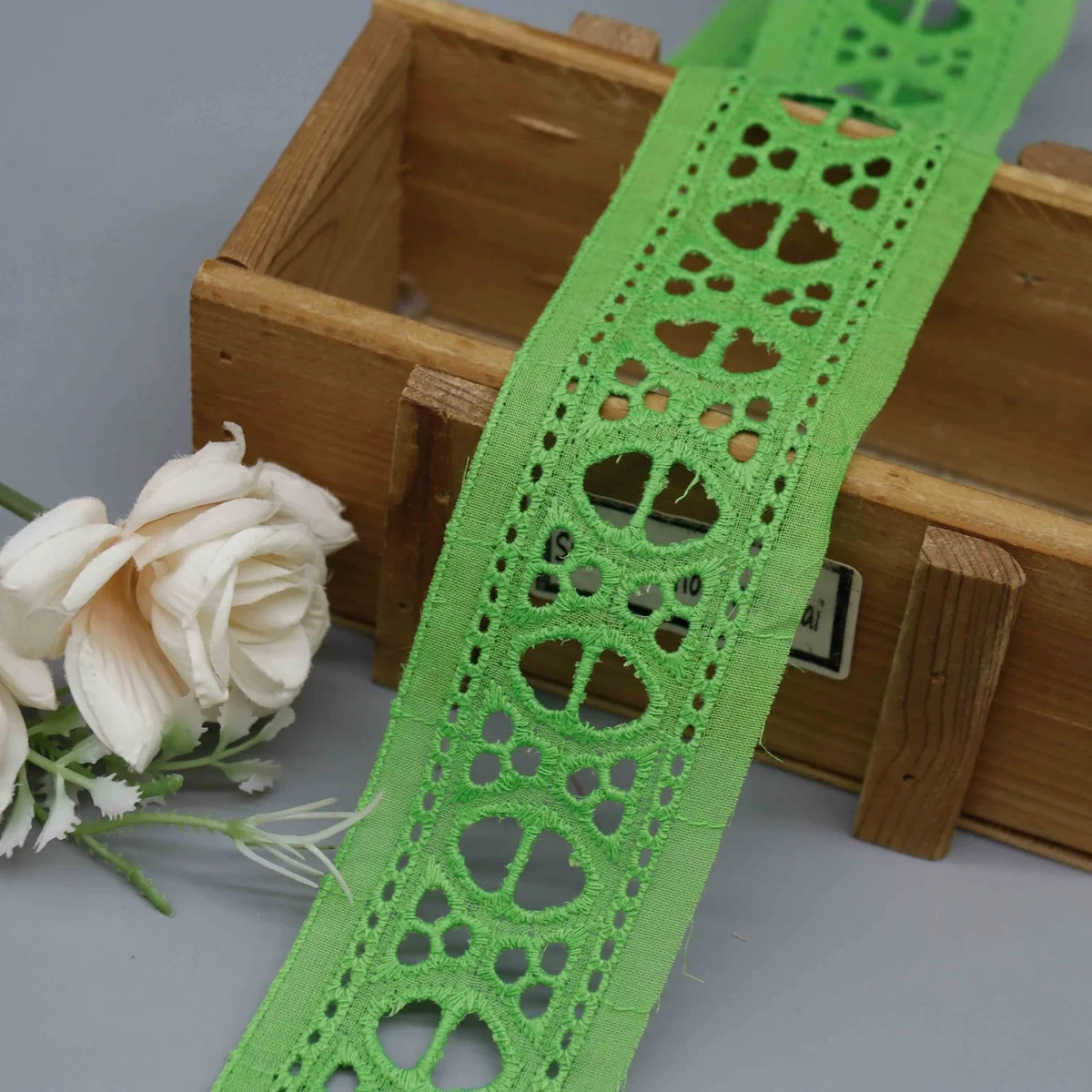 Factory Direct Heart Eyelet Cotton Lace for Apparel & Crafts
