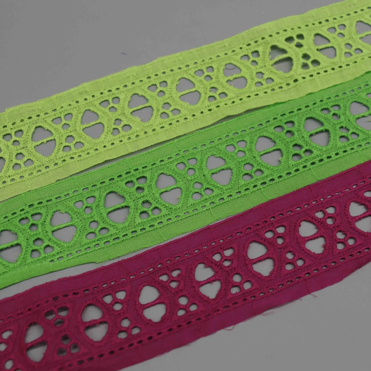 Factory Direct Heart Eyelet Cotton Lace for Apparel & Crafts