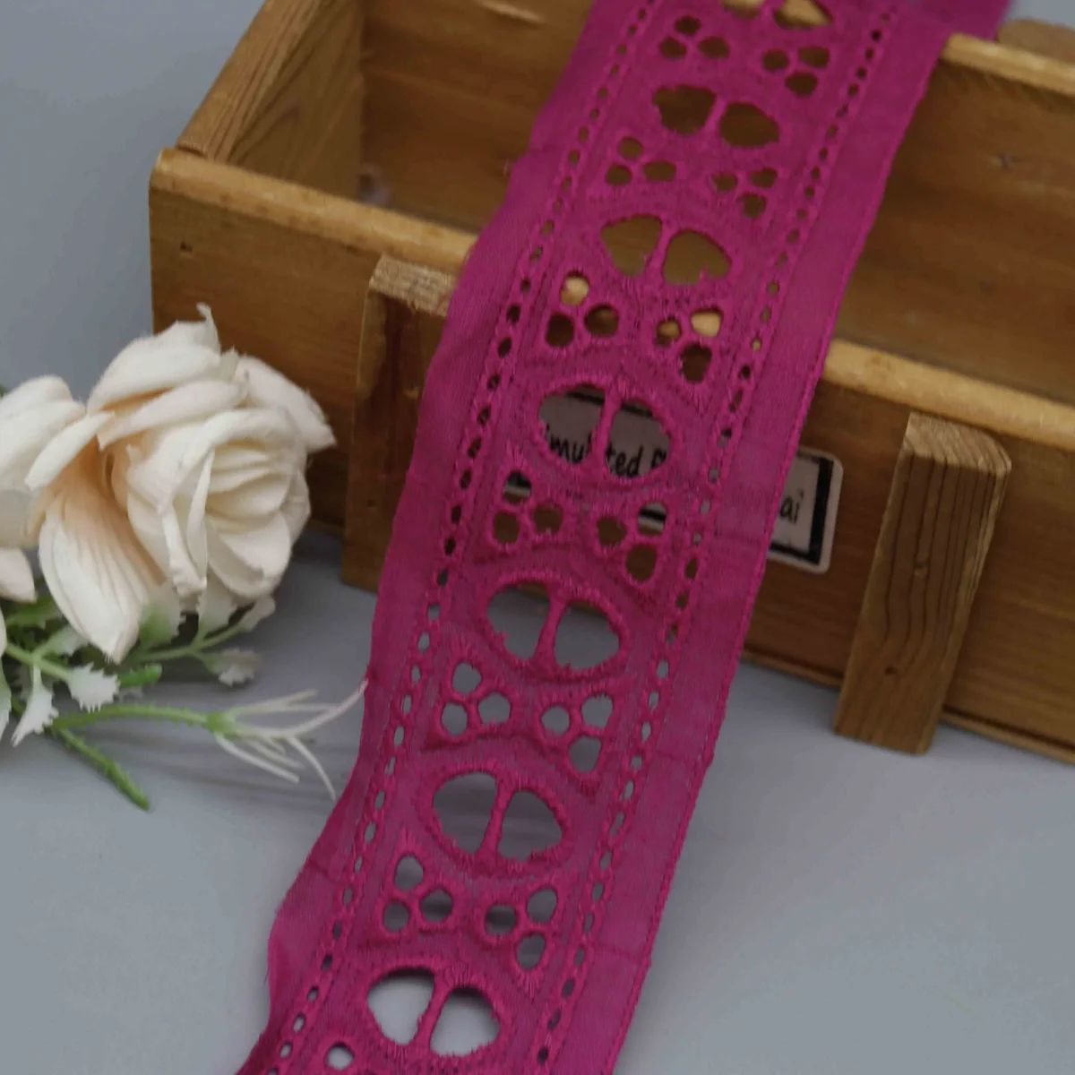 Factory Direct Heart Eyelet Cotton Lace for Apparel & Crafts