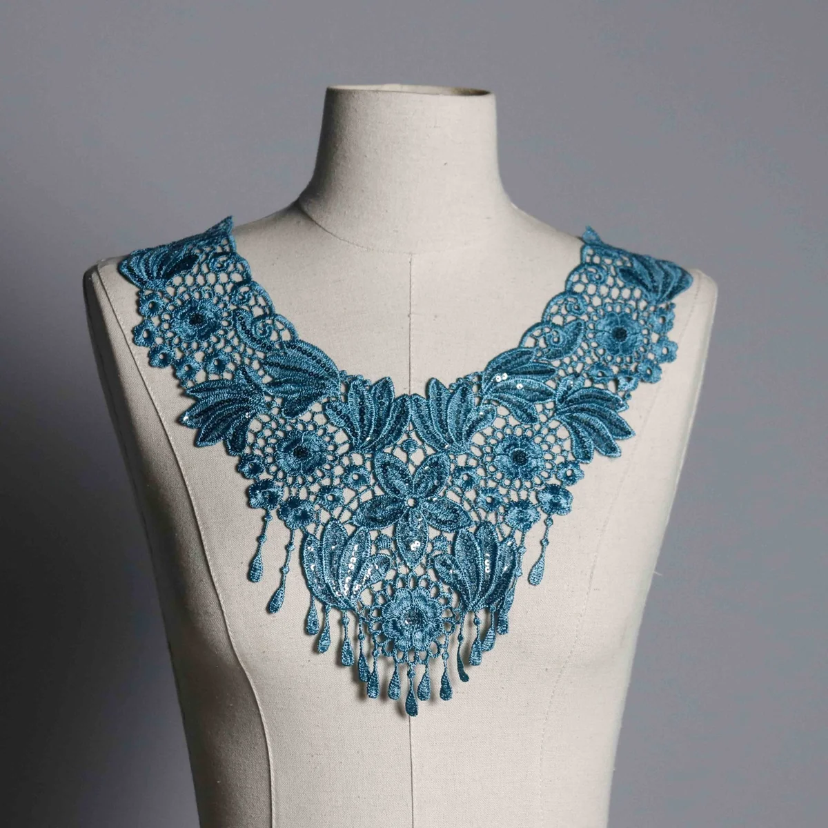 Factory Direct Sequined Tassel Lace Collar for Garment Neckline Embellishment