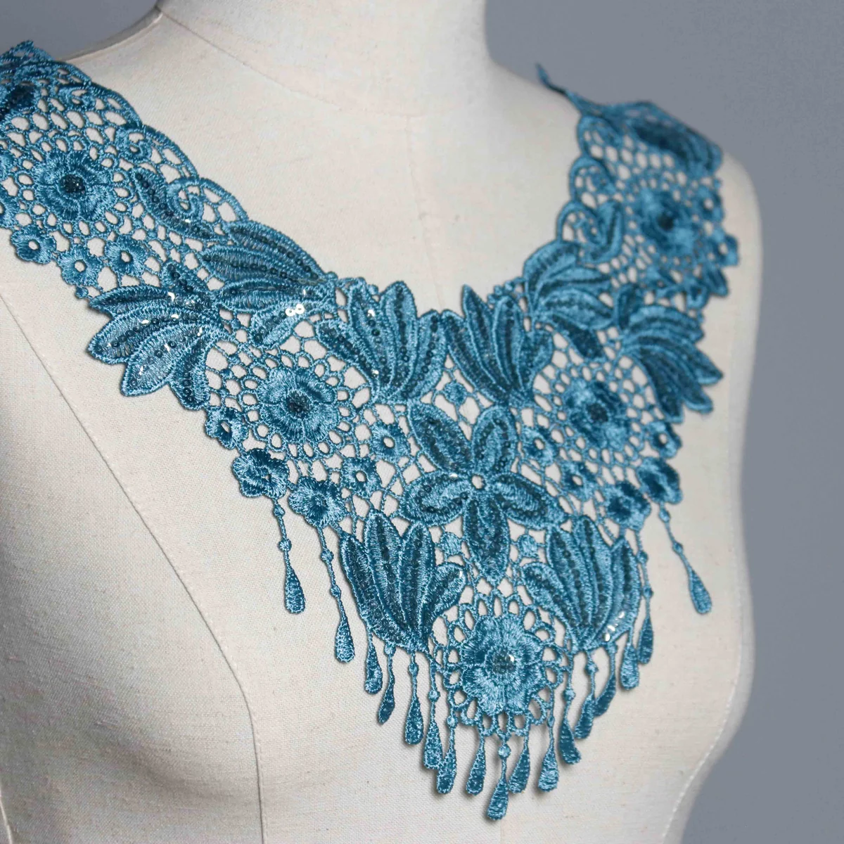 Factory Direct Sequined Tassel Lace Collar for Garment Neckline Embellishment