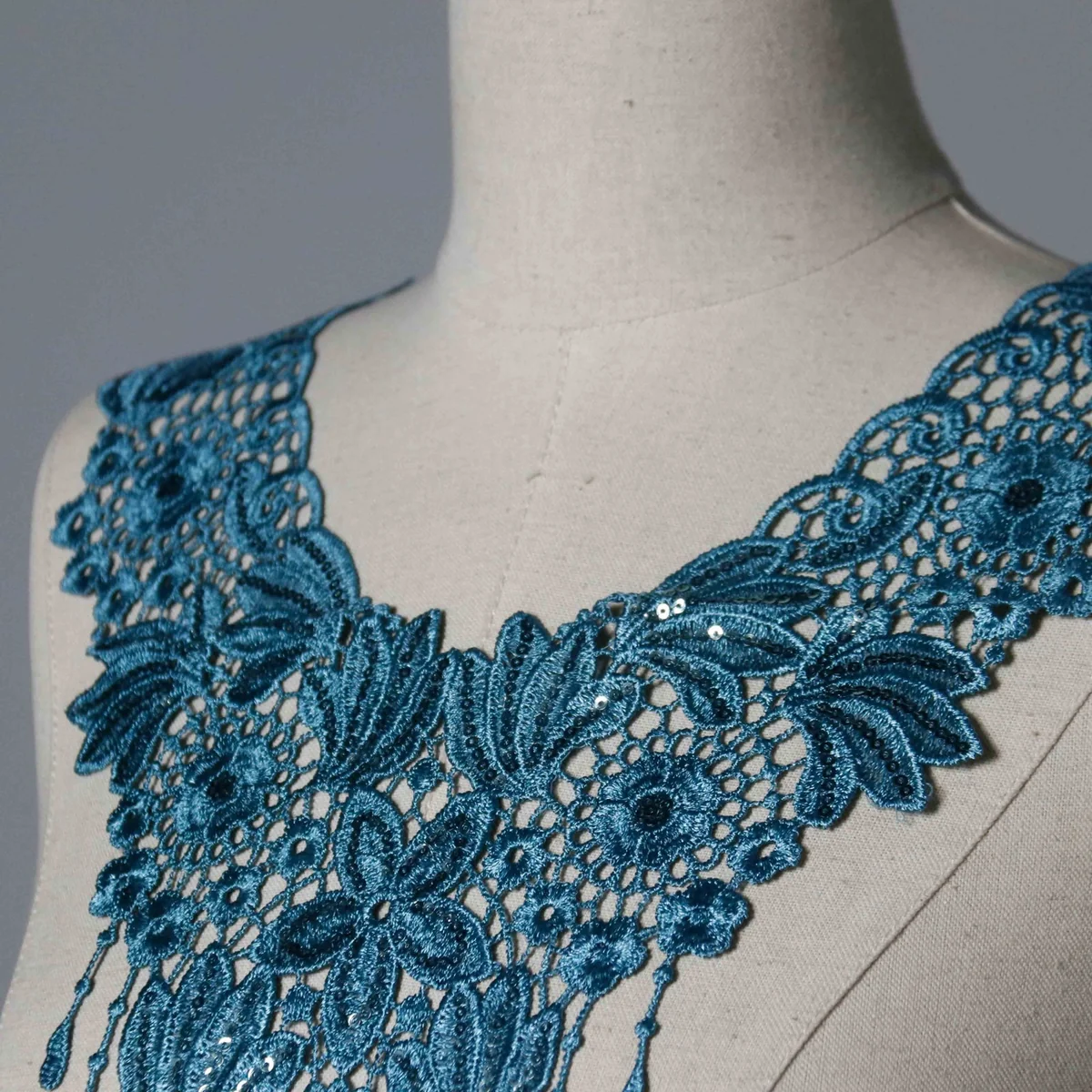 Factory Direct Sequined Tassel Lace Collar for Garment Neckline Embellishment