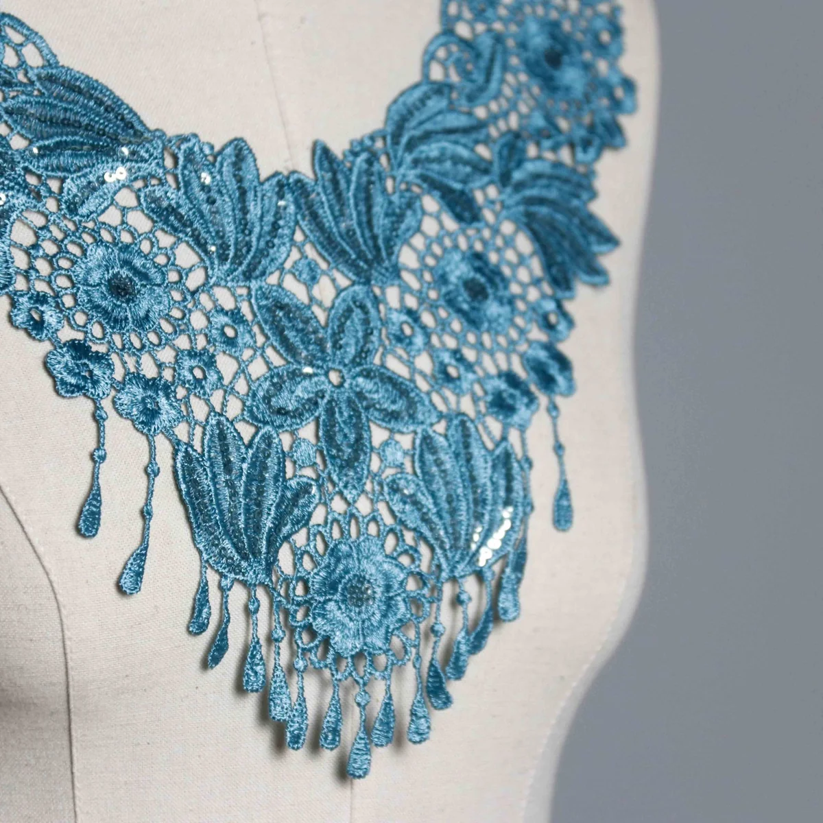 Factory Direct Sequined Tassel Lace Collar for Garment Neckline Embellishment