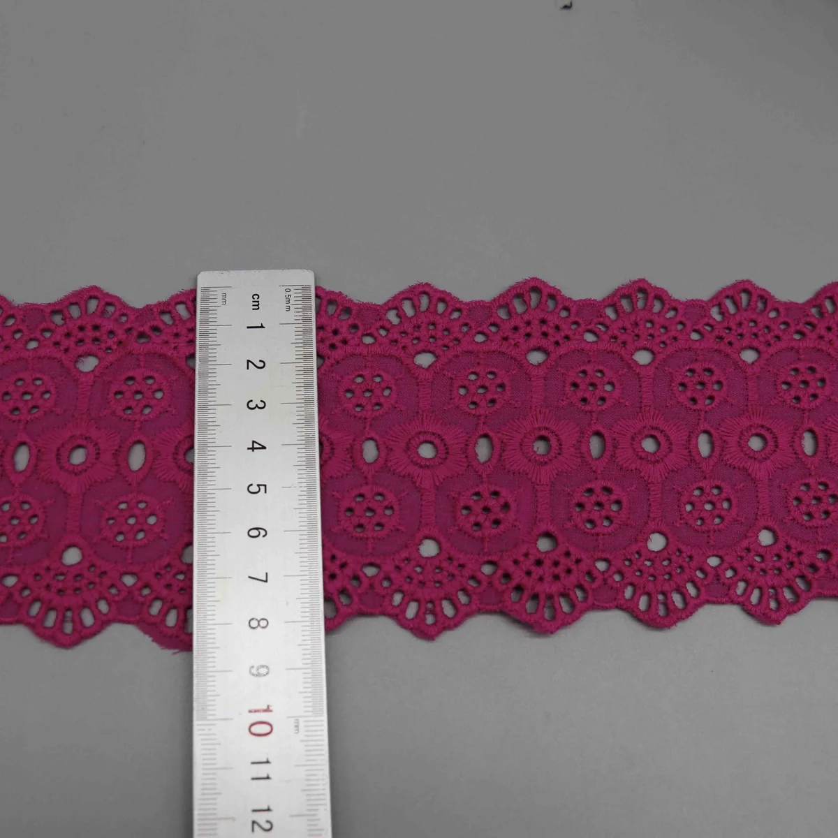 Factory Direct Wide Cotton Eyelet Lace for Garment Edging and Home Decor