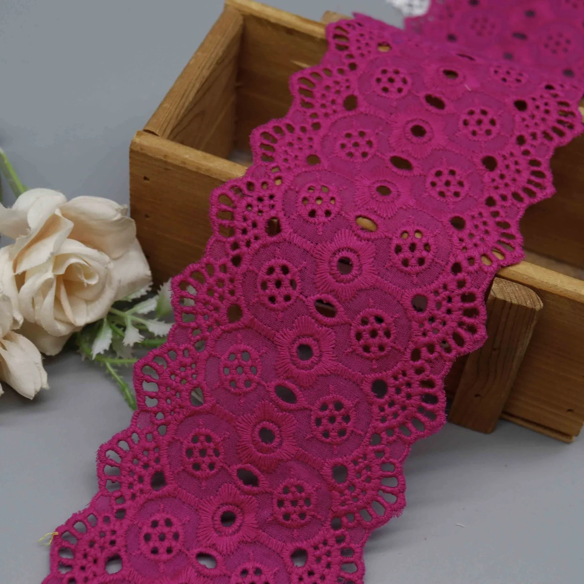 Factory Direct Wide Cotton Eyelet Lace for Garment Edging and Home Decor