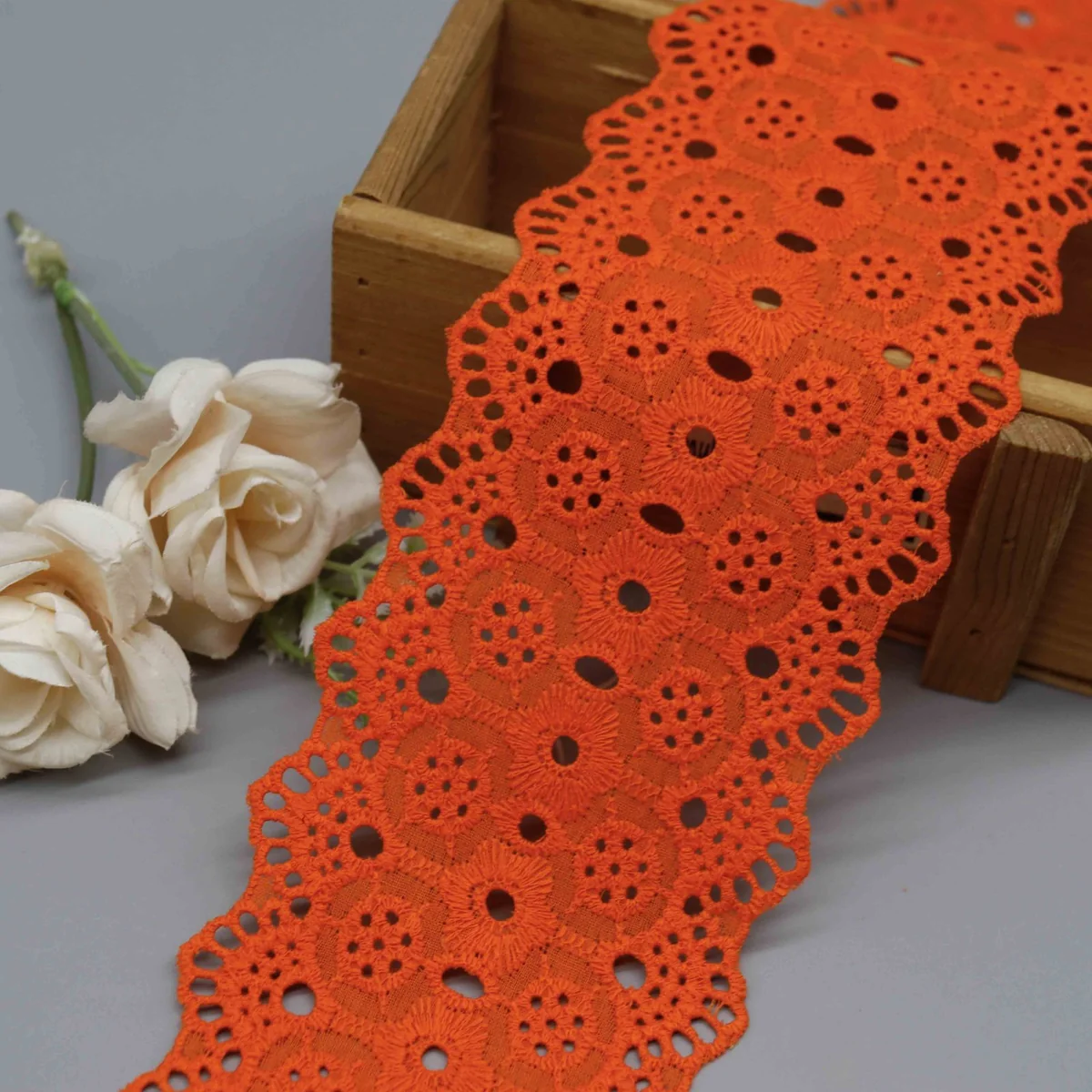 Factory Direct Wide Cotton Eyelet Lace for Garment Edging and Home Decor