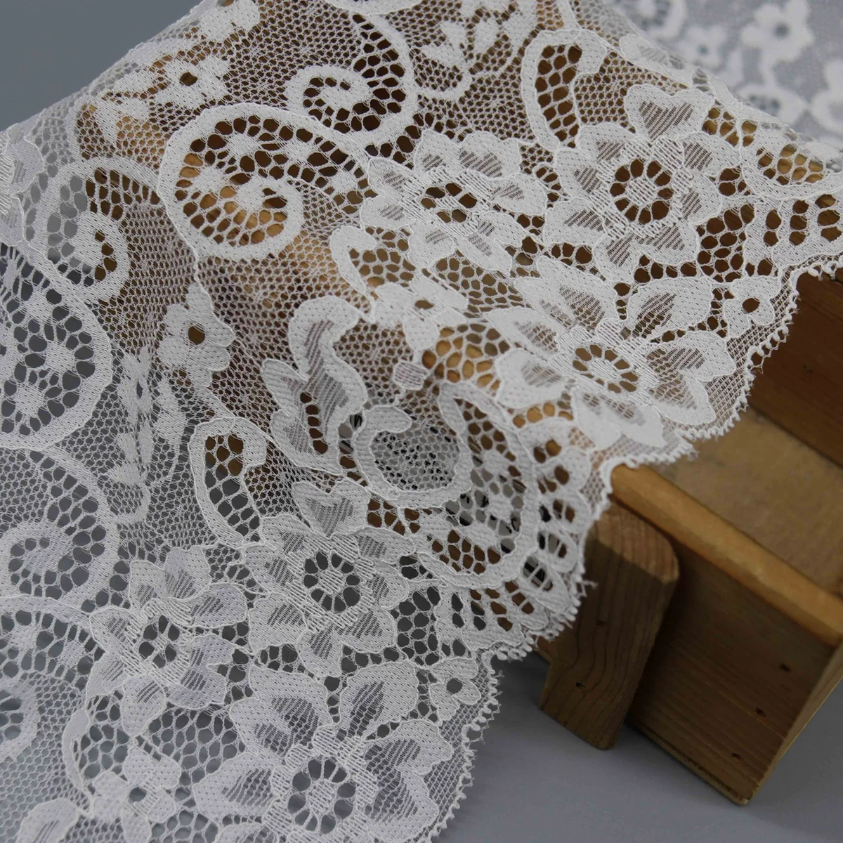 Factory Direct Wide Galloon Lace Trim for Lingerie and Apparel