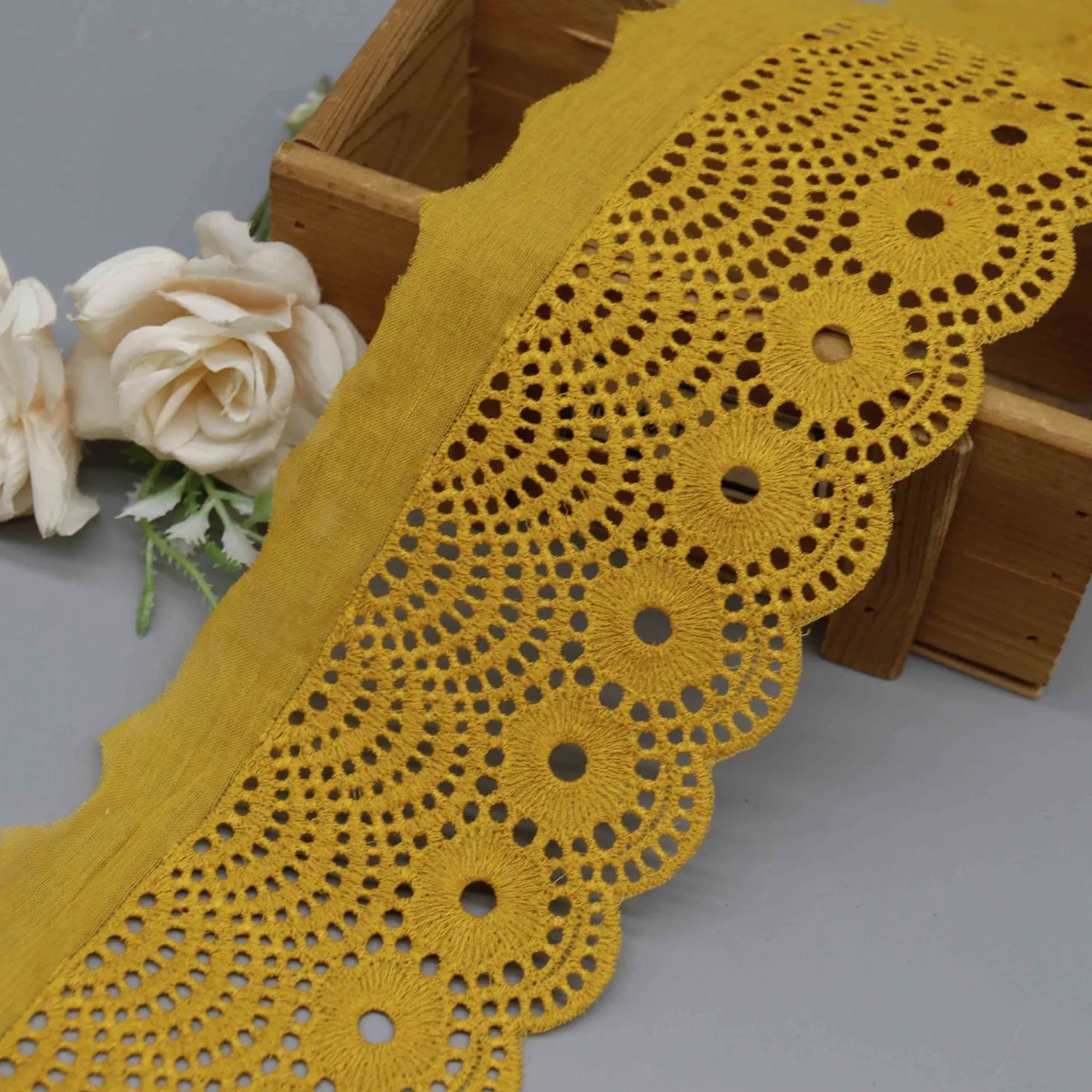 Scalloped Edge With Repeating Circular Motifs Eyelet Lace Trim for Garment Trim