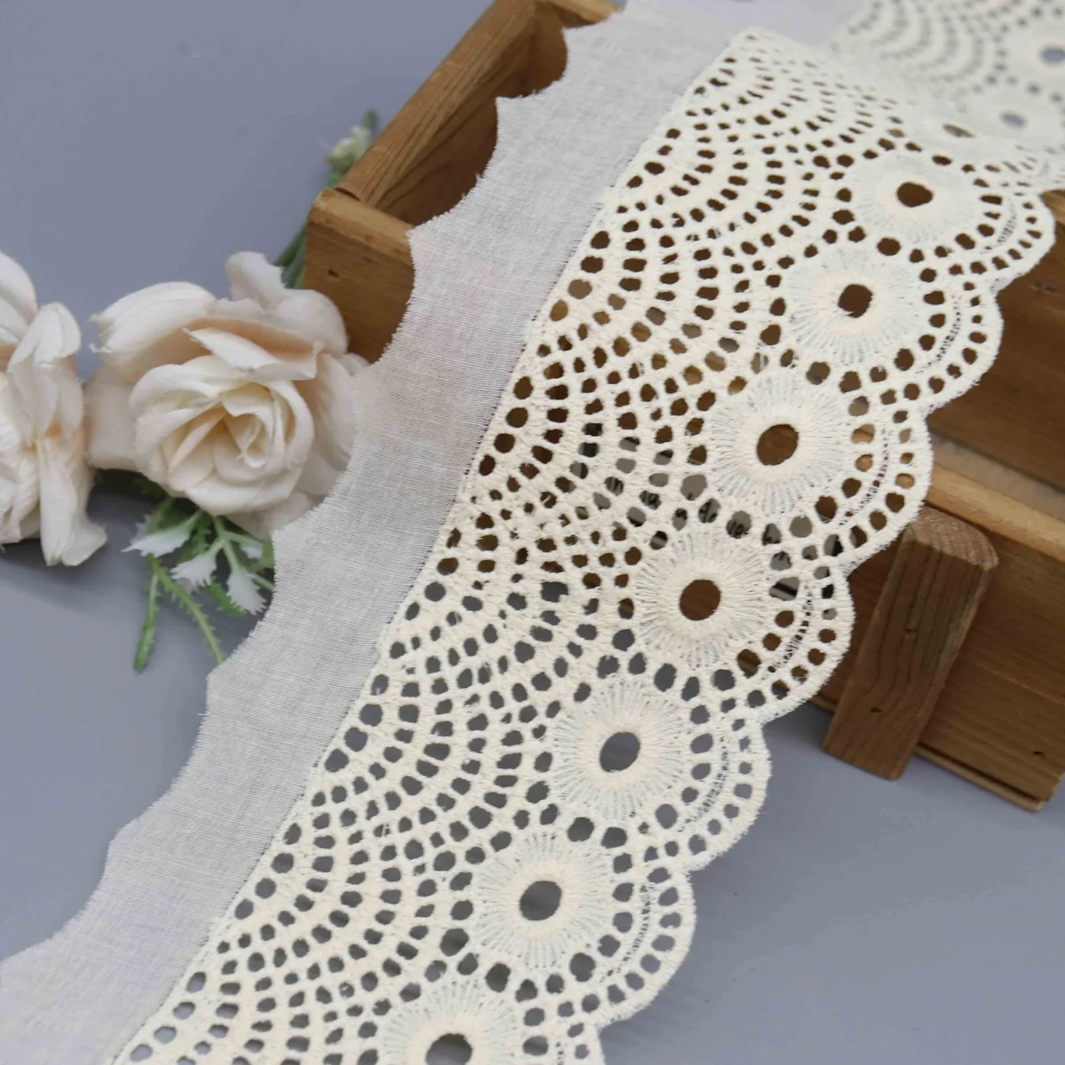 Scalloped Edge With Repeating Circular Motifs Eyelet Lace Trim for Garment Trim