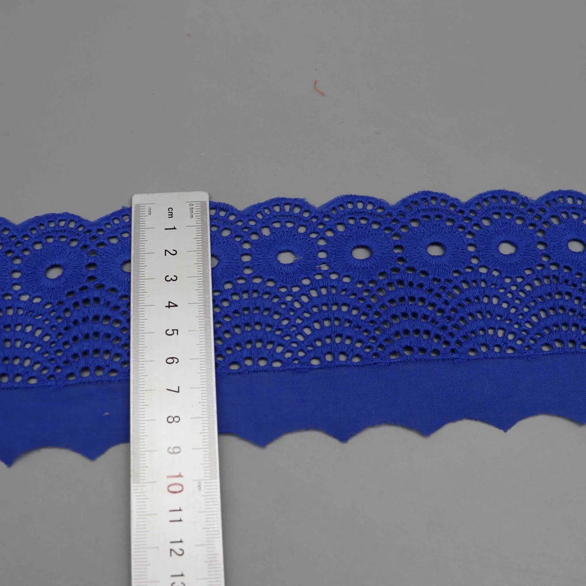 Scalloped Edge With Repeating Circular Motifs Eyelet Lace Trim for Garment Trim