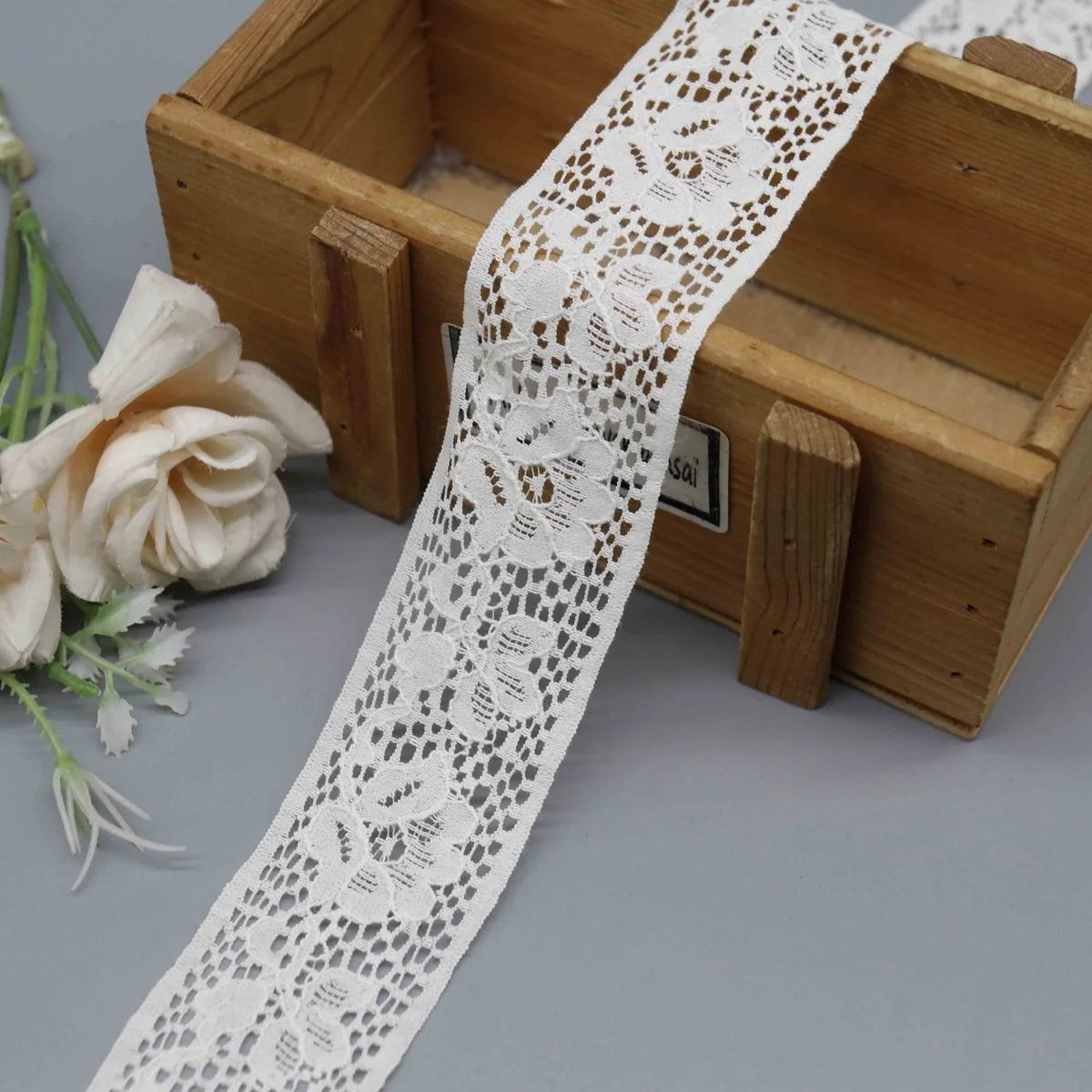 White Floral Lace Trim for Garment Embellishment