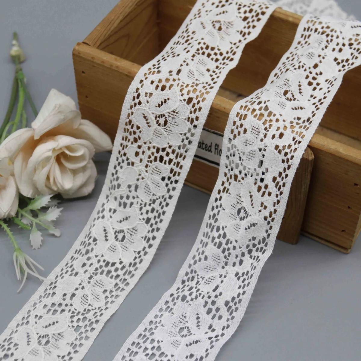White Floral Lace Trim for Garment Embellishment