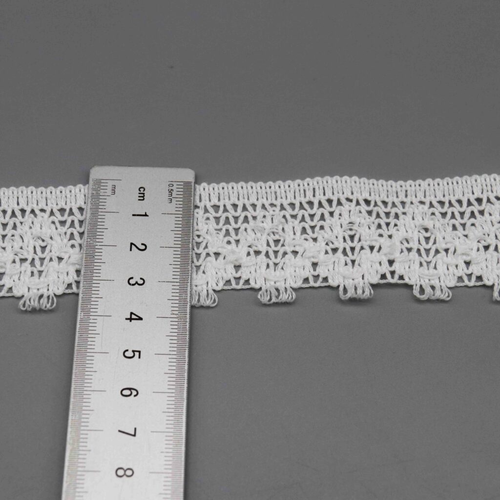 Vertical sizing gauge displaying the exact 3.7cm dimension of the decorative ribbon