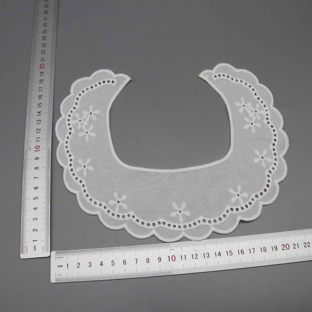 Horizontal sizing gauge displaying exact 20cm width dimension of detachable collar piece